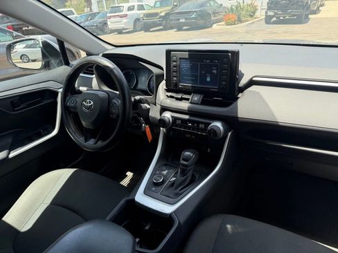 Used 2022 Toyota RAV4 LE AWD/4WD image 17