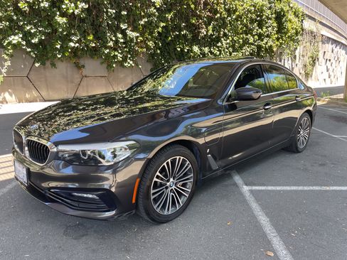 Used 2018 BMW 530e w/ Premium Package 2 RWD image 5