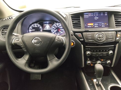 Used 2018 Nissan Pathfinder S image 22