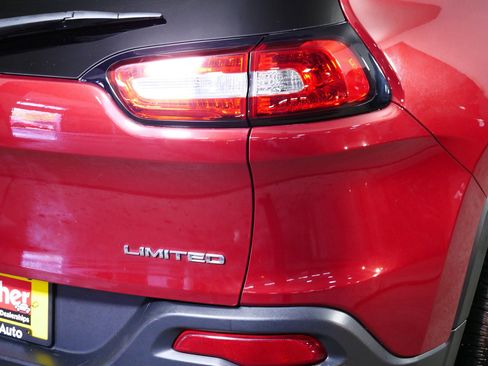 Used 2017 Jeep Cherokee Limited image 17