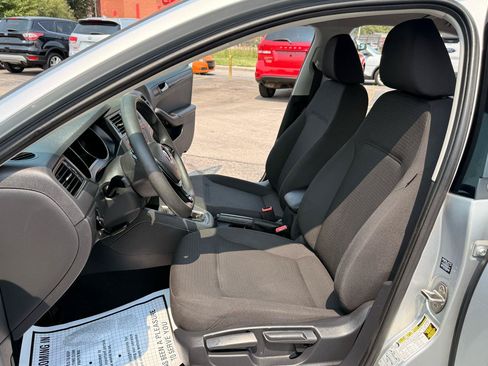 Used 2016 Volkswagen Jetta S FWD image 9