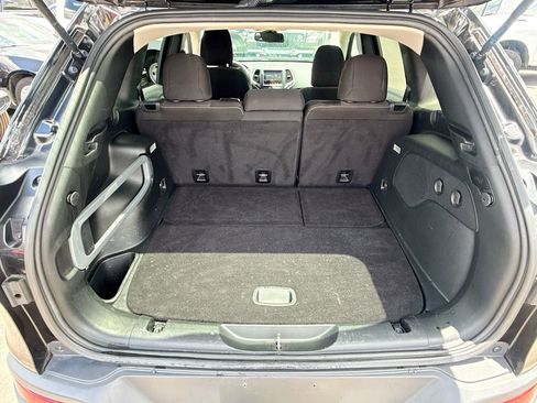 Used 2016 Jeep Cherokee Latitude w/ Safety/Convenience Group FWD image 30