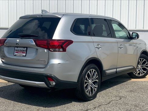 Used 2018 Mitsubishi Outlander SE FWD image 17