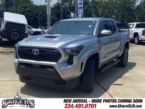 Used 2024 Toyota Tacoma TRD Sport AWD/4WD image 3