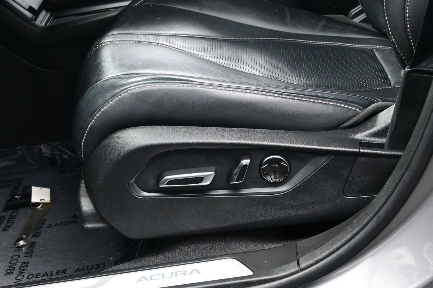 Used 2023 Acura RDX w/ Technology Package FWD image 14