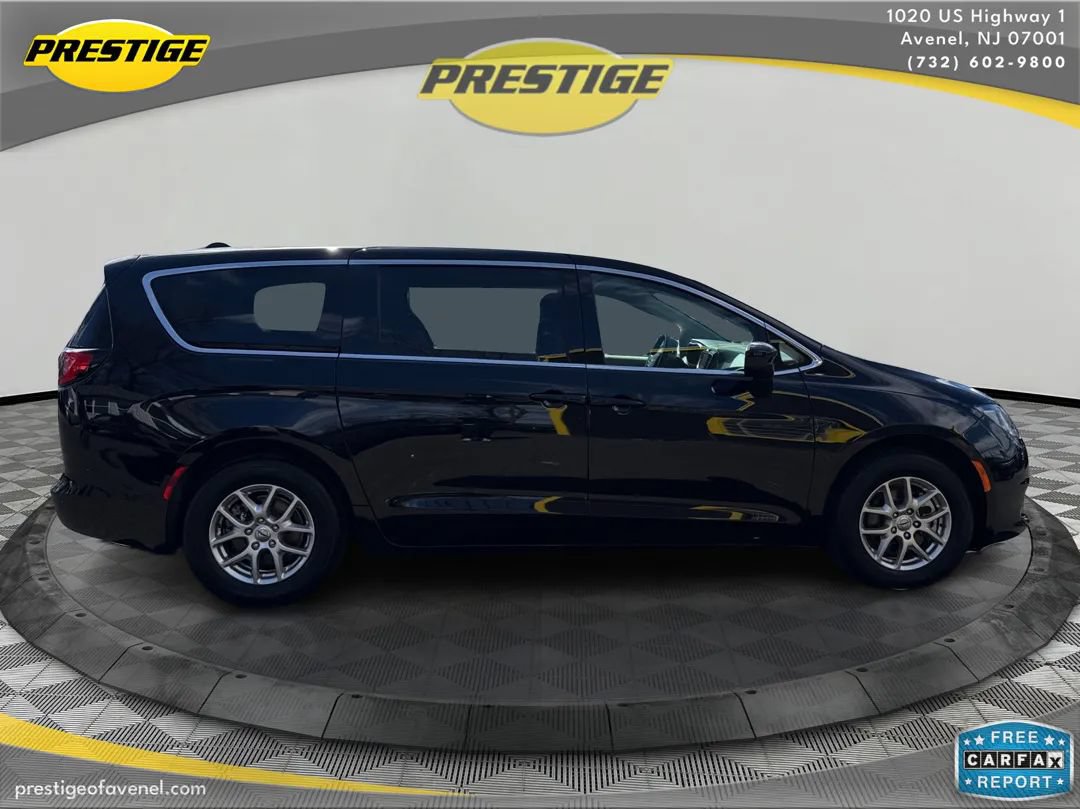 Used 2024 Chrysler Voyager LX FWD image 4