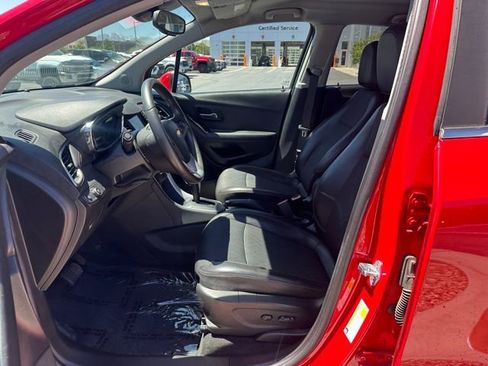 Certified 2020 Chevrolet Trax LT w/ LT Convenience Package AWD/4WD image 2