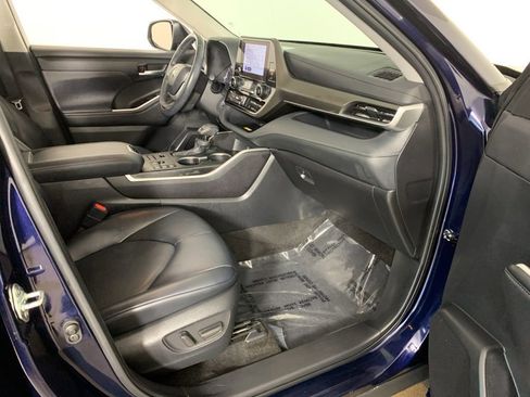 Used 2023 Toyota Highlander XLE AWD/4WD image 41