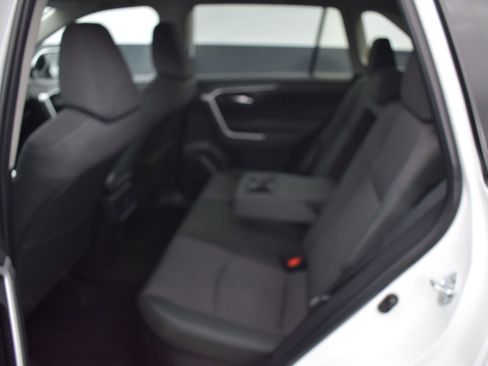 Used 2025 Toyota RAV4 XLE AWD/4WD image 12