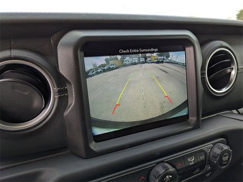 Used 2019 Jeep Wrangler Unlimited Sahara image 26