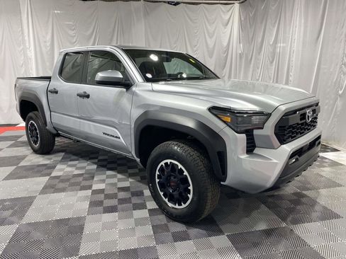 Used 2024 Toyota Tacoma TRD Off-Road AWD/4WD image 5