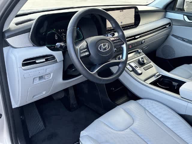 Used 2024 Hyundai Palisade SEL FWD image 2