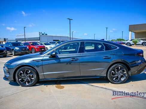 Used 2025 Hyundai Sonata SEL FWD image 2