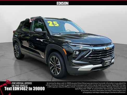 Used 2025 Chevrolet TrailBlazer LT AWD/4WD image 1