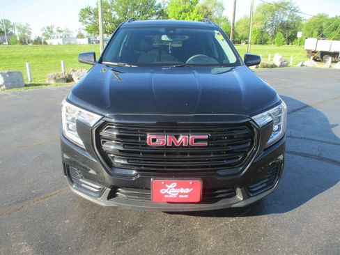Used 2024 GMC Terrain SLE w/ Elevation Edition image 13