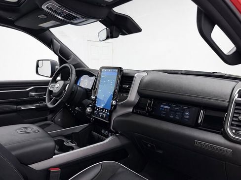 Used 2025 RAM 1500 Laramie w/ Night Edition image 18