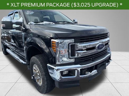 Used 2018 Ford F250 XLT w/ XLT Premium Package image 3