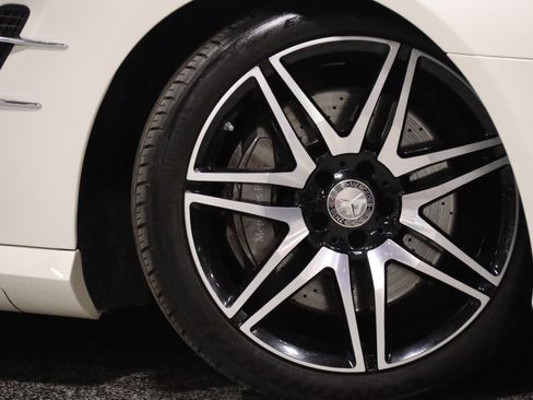 Used 2015 Mercedes-Benz SL 550 w/ White Arrow Edition image 4