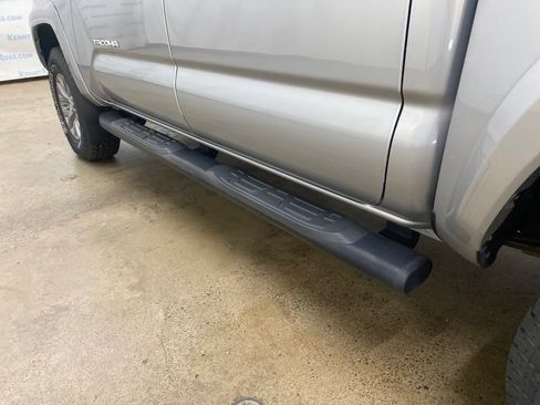 Used 2019 Toyota Tacoma SR5 AWD/4WD image 16