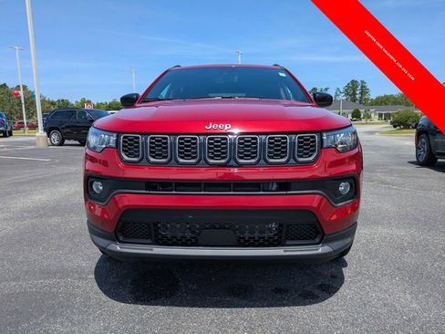 Used 2025 Jeep Compass Latitude w/ Convenience Group AWD/4WD image 8