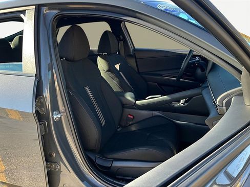 Certified 2025 Hyundai Elantra Sport image 7