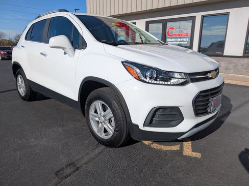 Used 2020 Chevrolet Trax LT w/ LT Convenience Package image 2