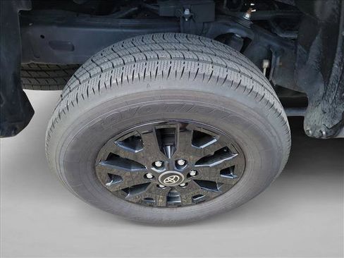 Used 2025 Toyota Tacoma SR5 AWD/4WD image 11