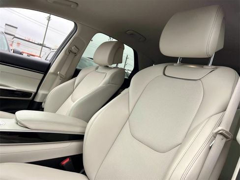 Certified 2022 Genesis GV70 2.5T w/ Cargo Package image 10