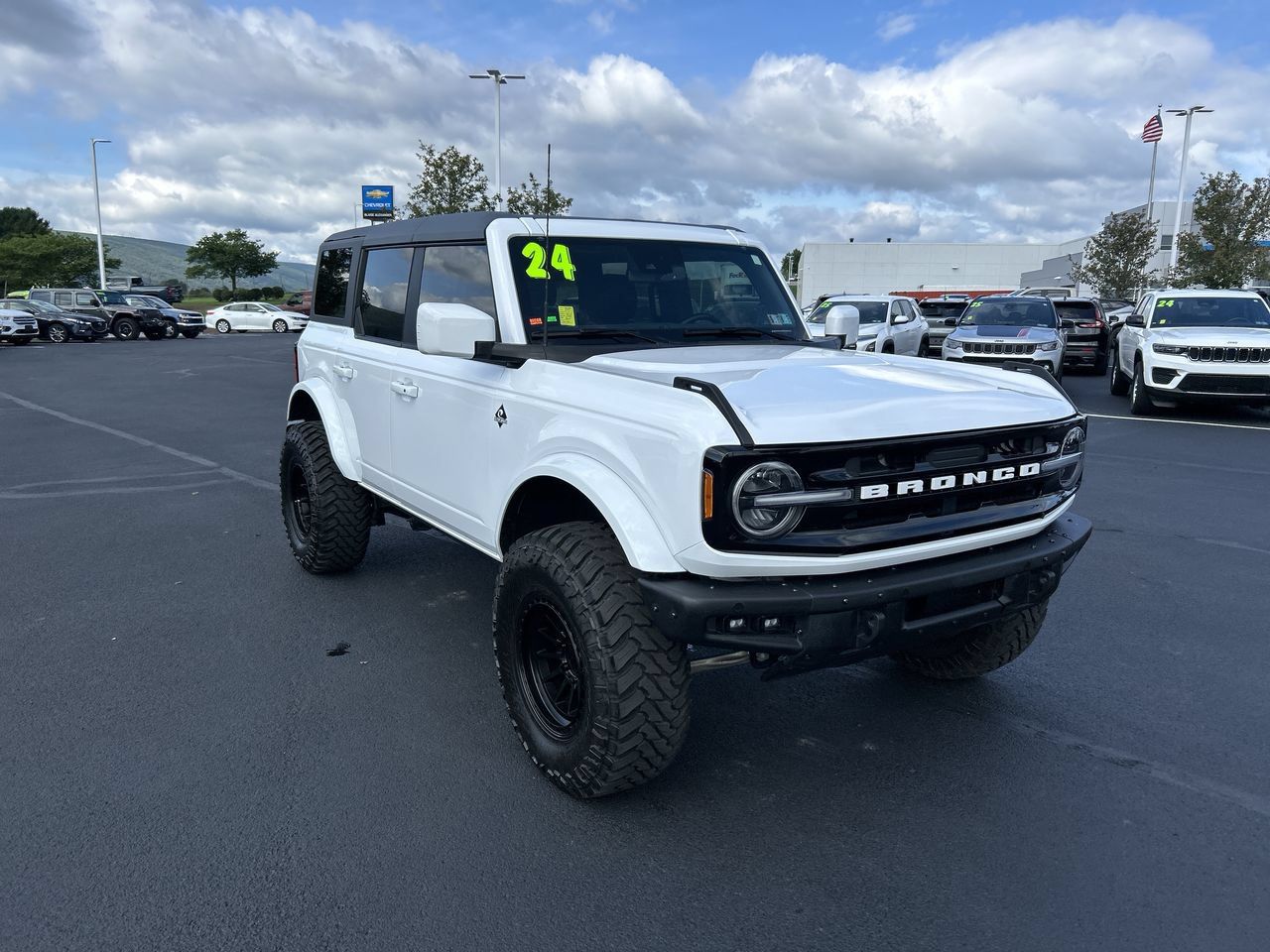 Used 2024 Ford Bronco Outer Banks AWD/4WD image 1