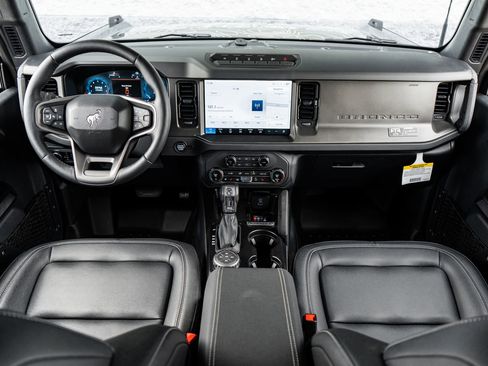 Used 2025 Ford Bronco Badlands image 4