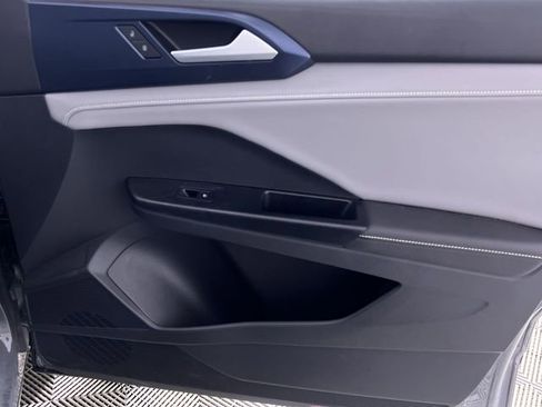 Used 2024 Volkswagen Taos SE image 30