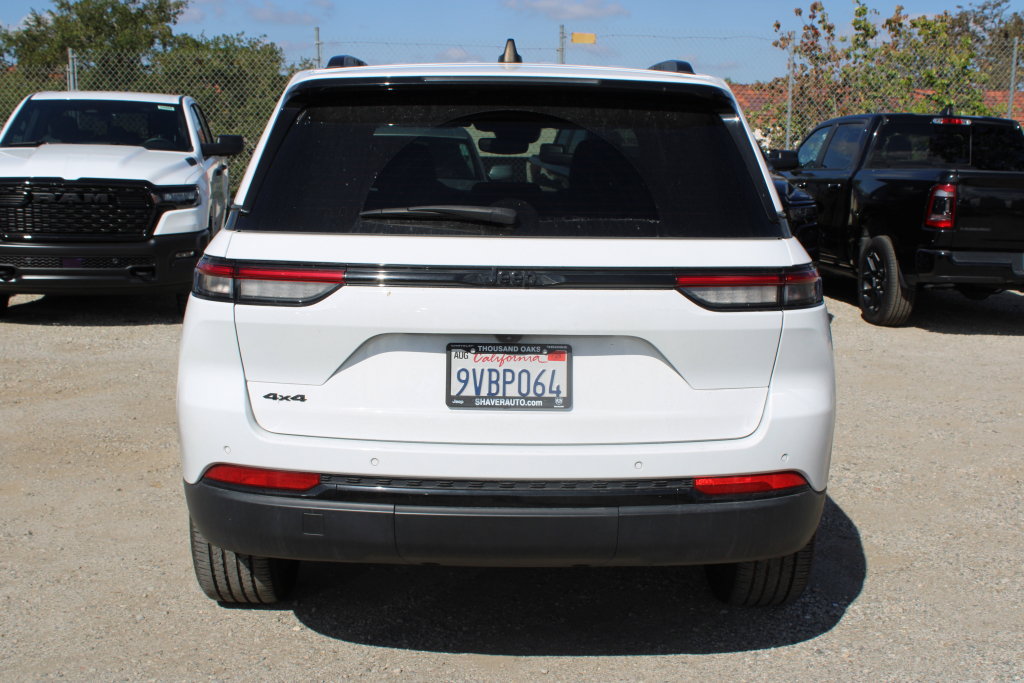 Used 2024 Jeep Grand Cherokee Altitude AWD/4WD image 5