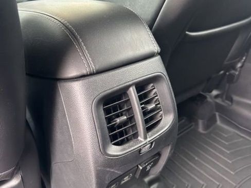 Used 2022 Jeep Cherokee Limited image 17