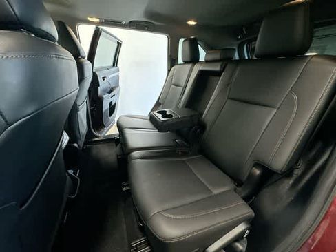 Used 2019 Toyota Highlander XLE w/ Carpet Mat Package (TMS) AWD/4WD image 20