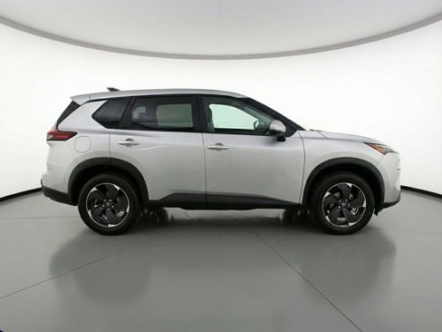 Used 2025 Nissan Rogue SV FWD image 11