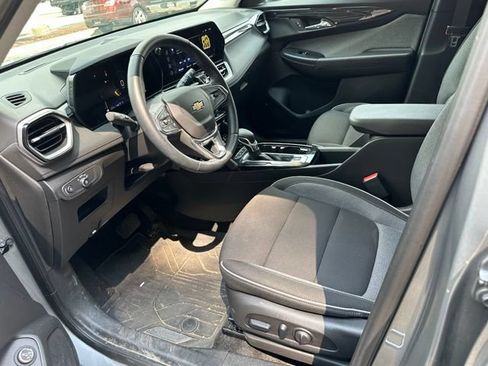 Used 2025 Chevrolet TrailBlazer LT w/ Convenience Package AWD/4WD image 10