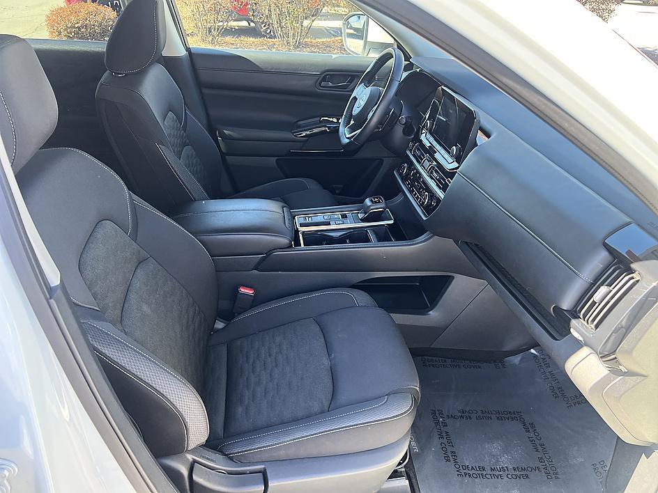 Certified 2024 Nissan Pathfinder SV FWD image 17
