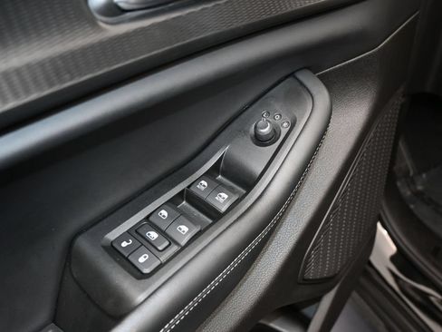 Used 2025 Jeep Grand Cherokee Altitude RWD image 17