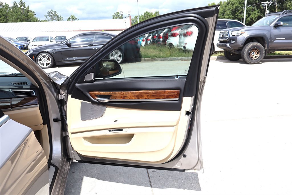 Used 2013 BMW 750i RWD image 46
