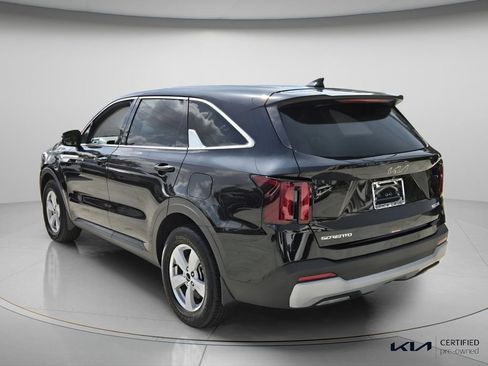 Certified 2026 Kia Sorento LX FWD image 8