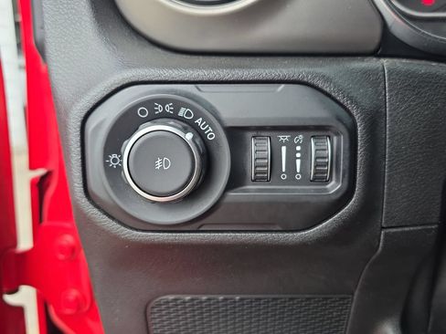 Used 2020 Jeep Wrangler Sport AWD/4WD image 22