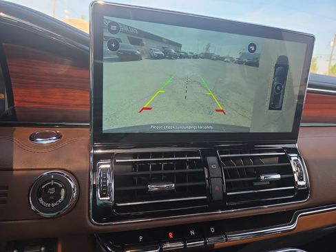 Used 2024 Lincoln Navigator Reserve image 20