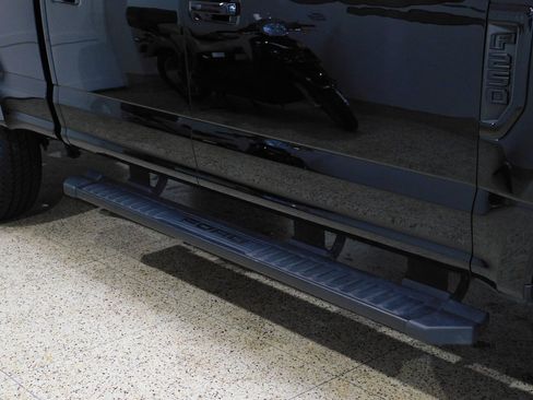 Used 2022 Ford F250 Lariat w/ Black Appearance Pkg image 11