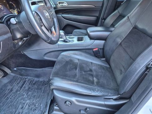 Used 2018 Jeep Grand Cherokee Altitude AWD/4WD image 9