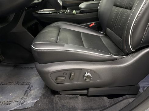 Certified 2025 Buick Enclave Avenir w/ Super Cruise Package image 24