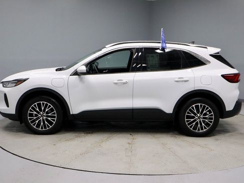 Used 2023 Ford Escape SE image 9