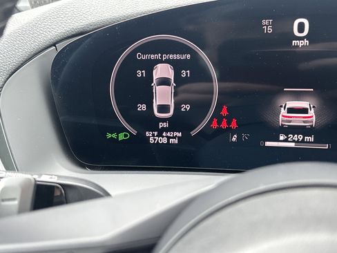 Certified 2025 Porsche Panamera image 29