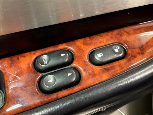 Used 2003 Ford Thunderbird image 33