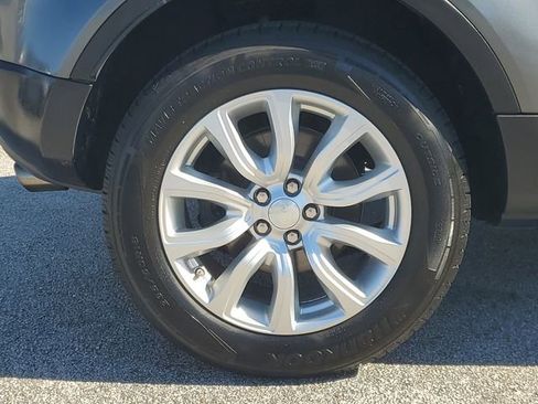 Used 2019 Land Rover Range Rover Evoque SE image 5