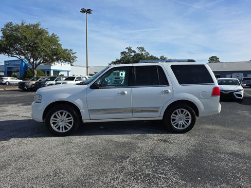 Used 2014 Lincoln Navigator Base image 5